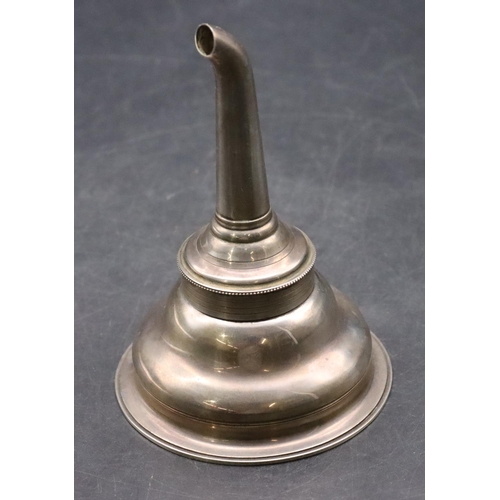 434 - A modern silver round bulbous shaped wine funnel, London 1982, maker's mark N/Bros, 2.9oz