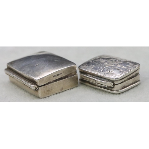 443 - 2 modern silver pill boxes with hinged lids, 1 with engraved floral and scroll decoration (2)