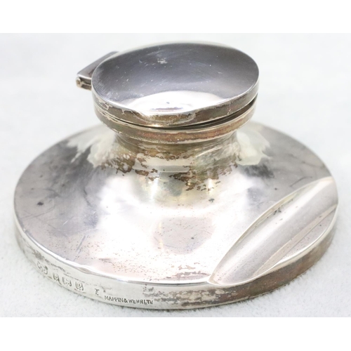 444 - A Birmingham silver round inkwell with hinged lid enclosing liner on sweeping base, 8.5cm diameter