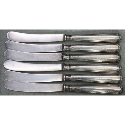 445 - A set of 6 Sheffield silver handled butter knives in fitted black leather case