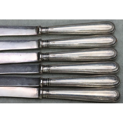 445 - A set of 6 Sheffield silver handled butter knives in fitted black leather case