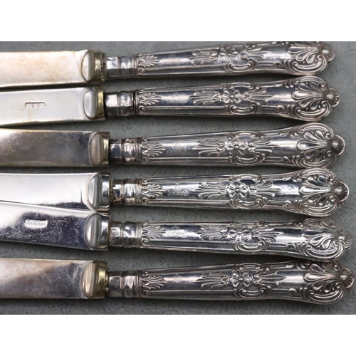 451 - A set of 6 Sheffield silver handled butter knives in fitted case