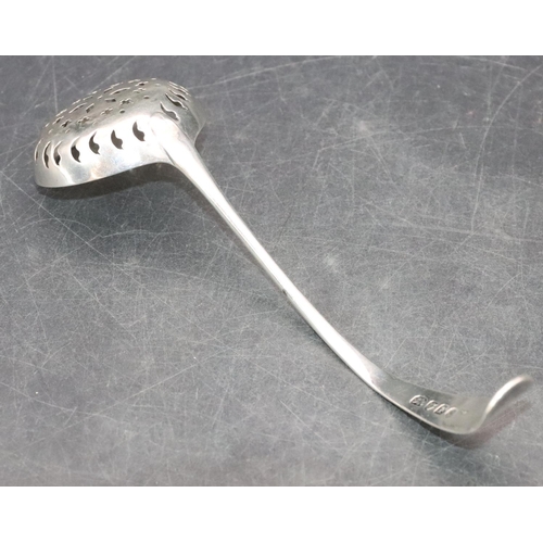 467 - A George III silver caster spoon, maker's mark DF, 1.1oz