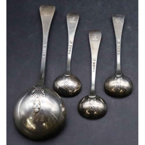 477 - A set of 3 Victorian salt spoons with shell motif, London 1837 and a matching small sauce ladle, Lon... 