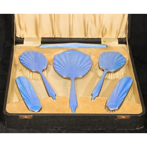 487 - A 6-piece blue enamelled dressing table set, comprising of hand mirror, 4 brushes and comb, in fitte... 