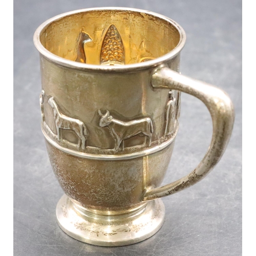 499 - A George VI silver child's christening mug with raised procession of 2 figures, elephant, giraffe, l... 