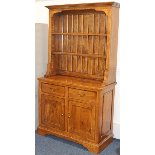 930 - A good quality Willis & Gambier vintage oak dresser with shelved back, 2 drawers with 2 panel doors ... 