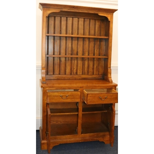 930 - A good quality Willis & Gambier vintage oak dresser with shelved back, 2 drawers with 2 panel doors ... 