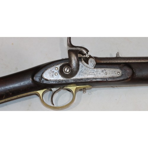 770 - An 1856 Pattern Enfield Cavalry Percussion Carbine, stamped with VR Tower and dated 1857, with ramro... 