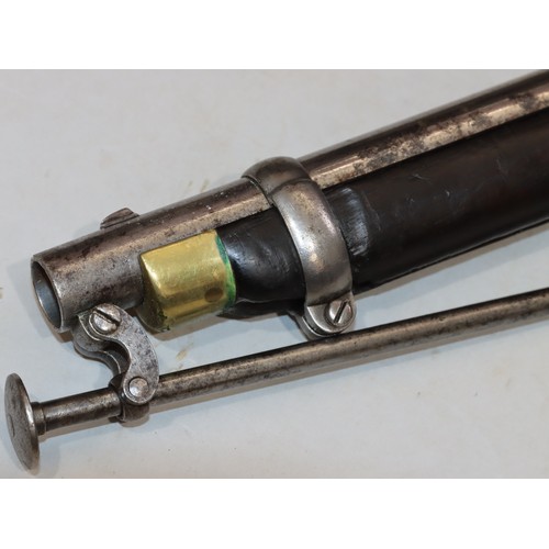 770 - An 1856 Pattern Enfield Cavalry Percussion Carbine, stamped with VR Tower and dated 1857, with ramro... 