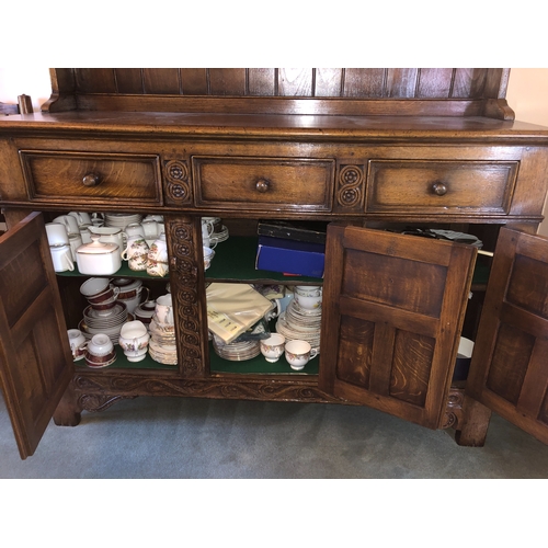 9011 - A good quality oak dresser with 2 display shelves, 3 drawers and 3 carved doors enclosing 1 shelf, 1... 