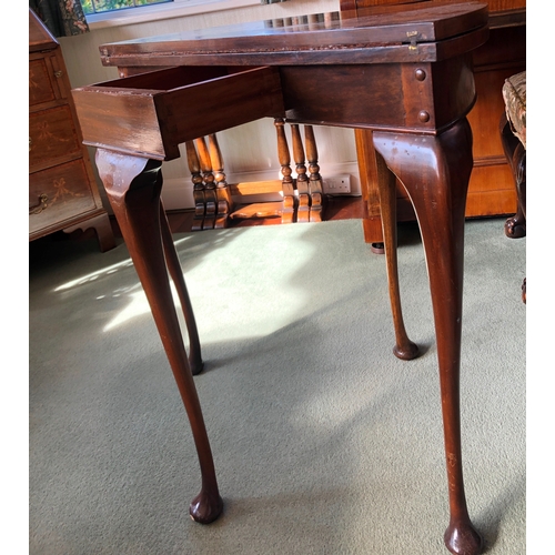 9017 - A burr walnut card table with semi-circular hinged top opening out circular top with brown felt, 4 l... 