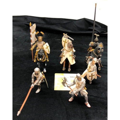 9038 - A set of Schleich figures, black and white knights, 3 horses, 6 knights.