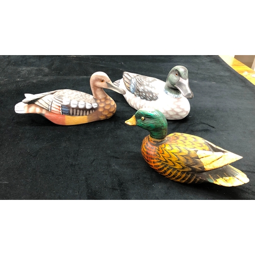 9039 - 3 wood deco ducks.