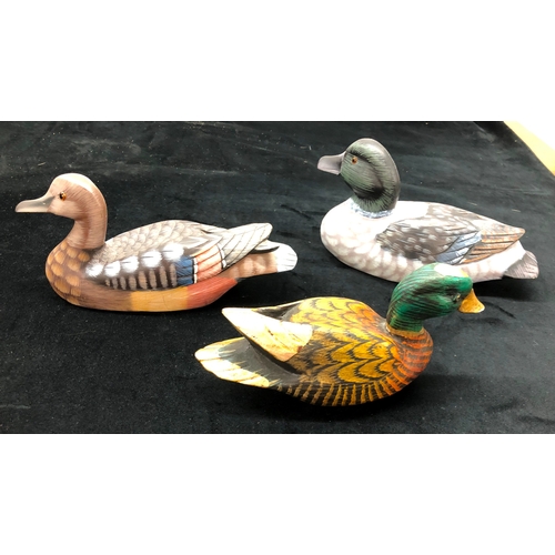 9039 - 3 wood deco ducks.