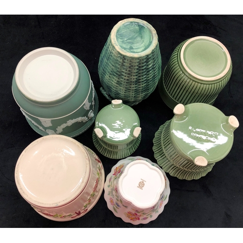 9042 - A green Wedgwood plant pot, 16cm high, 18cm diameter, and 5 other planters and a vase. (6)