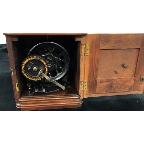 9049 - A vintage manual Singer sewing machine in original wood case. with additional spools for shuttle.