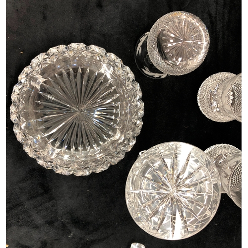 9056 - A set of 6 cut crystal and etched glasses, a cut crystal jug with stopper (chipped to tip), 20cm hig... 