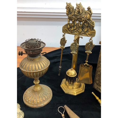 9068 - A quantity of various brass items etc.