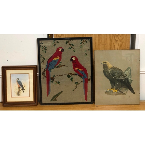 9077 - A print of a bird of prey, 20.5 x 15.5cm in wood frame, a wool tapestry of 2 parrots, 58 x 44.5cm, f... 