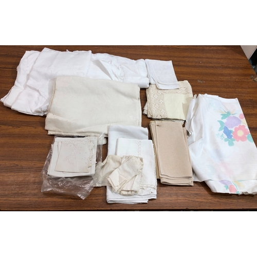 9089 - A quantity of linen and cotton tablecloths, napkins etc.