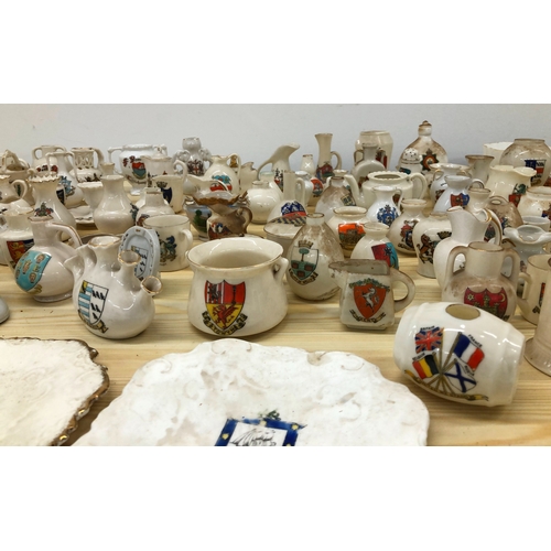 9090 - A quantity of various crested china, approximately 190 pieces.