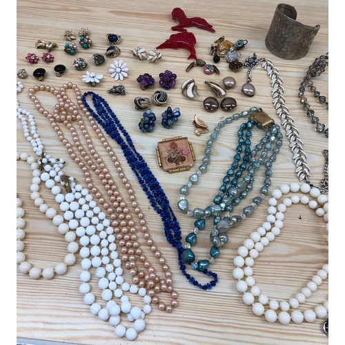 9112 - A quantity of various costume and other jewellery