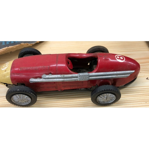 9122 - An early Scalextric modern motor racing kit (only 1 car and generally poor condition)