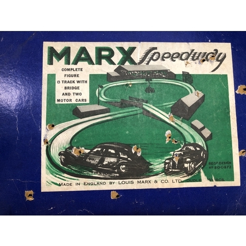 9033 - A Marx Speedway with 4 cars and 16 track pieces. (Box damaged)