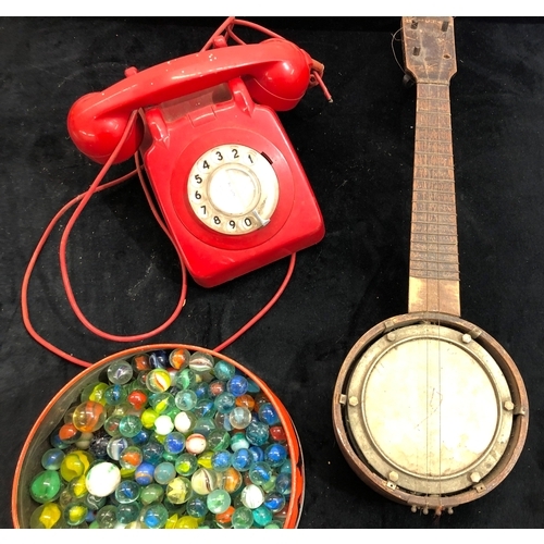 9072 - A xylophone, a miniature banjo (a/f), a red Bakelite telephone, a quantity of marbles and a child's ... 