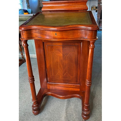 9224 - A reproduction mahogany Davenport with 4 functional drawers on right side with 2 handles and 4 false... 