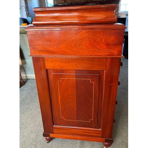 9224 - A reproduction mahogany Davenport with 4 functional drawers on right side with 2 handles and 4 false... 