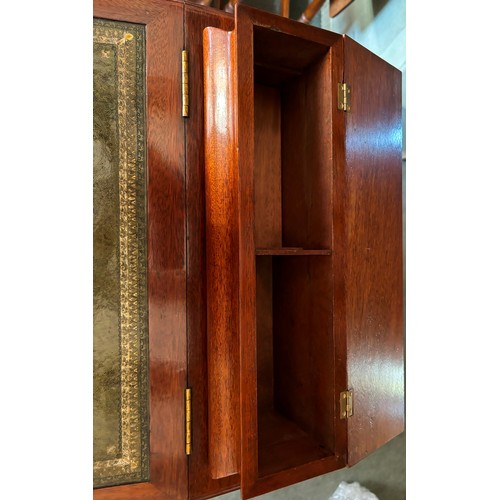 9224 - A reproduction mahogany Davenport with 4 functional drawers on right side with 2 handles and 4 false... 