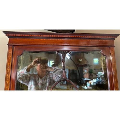 9225 - An Edwardian mahogany display cabinet on 4 square tapering legs with 1 large glass and wood design h... 