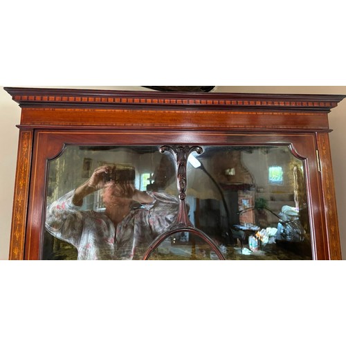 9225 - An Edwardian mahogany display cabinet on 4 square tapering legs with 1 large glass and wood design h... 