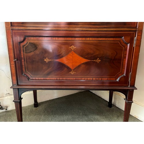 9225 - An Edwardian mahogany display cabinet on 4 square tapering legs with 1 large glass and wood design h... 