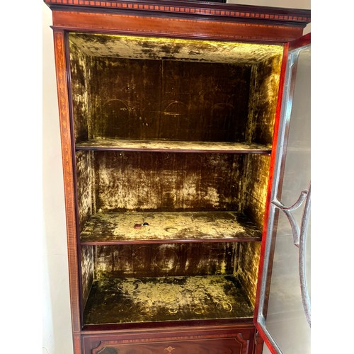 9225 - An Edwardian mahogany display cabinet on 4 square tapering legs with 1 large glass and wood design h... 