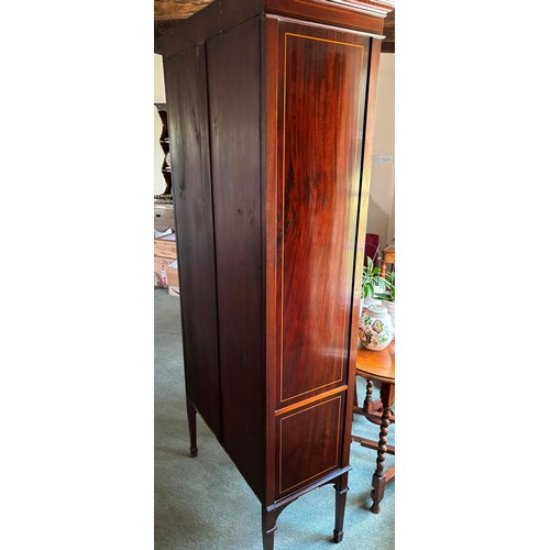 9225 - An Edwardian mahogany display cabinet on 4 square tapering legs with 1 large glass and wood design h... 