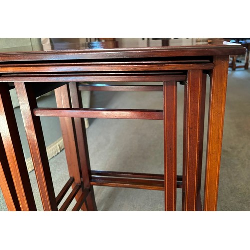 9226 - A nest of 3 mahogany Edwardian rectangular coffee tables on slim square tapering legs, each table ha... 