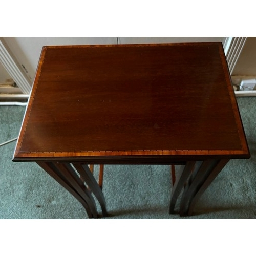 9226 - A nest of 3 mahogany Edwardian rectangular coffee tables on slim square tapering legs, each table ha... 