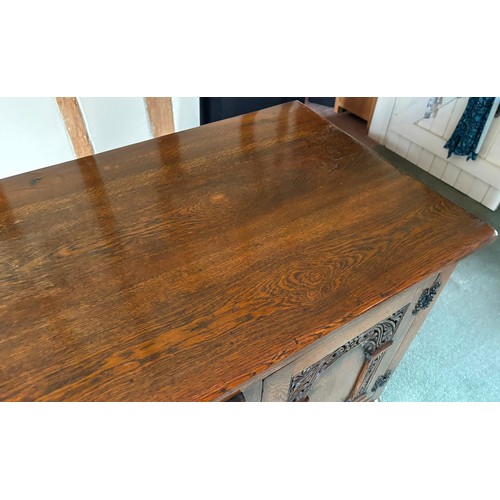 9231 - A1920's oak sideboard with 2 hinged doors with wooden knob handles, sitting either side of 3 central... 