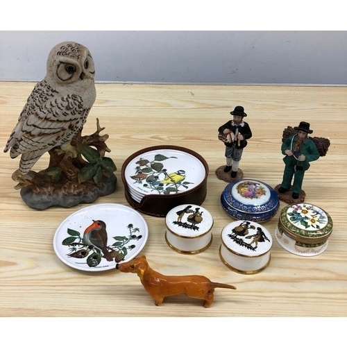 9133 - 4 small china pill boxes, Basil Matthews china figure of a sausage dog, a china figure of an owl, 2 ... 