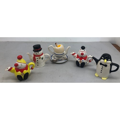 9153 - 2 Price Kensington novelty teapots and 3 other novelty teapots (5)