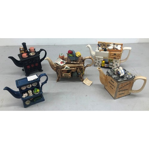 9158 - A Cardew novelty teapot in the form of a picnic table with basket and 3 various novelty teapots (5)