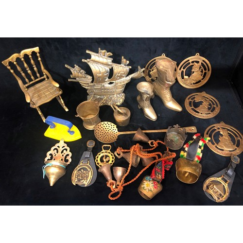 9162 - A quantity of various brass door stops, vases, bells etc.
