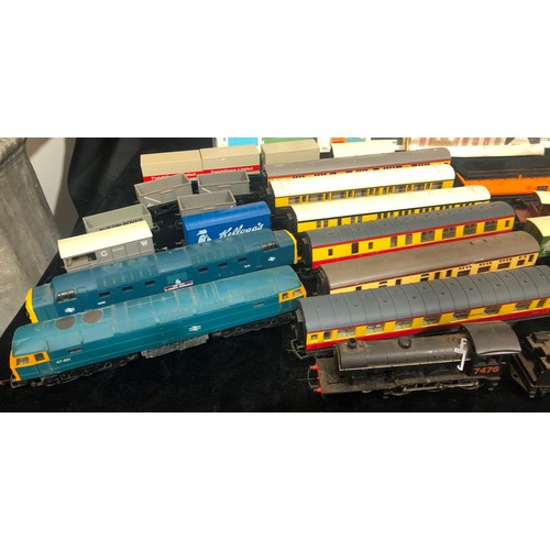 9163 - 5 various Hornby engines and a quantity of various carriages, trucks, buildings, labels etc.