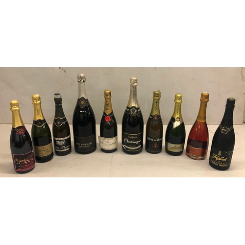 9165 - A Moet & Chandon bottle of champagne and 9 various champagne and Cava bottles