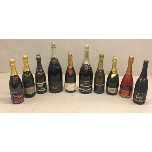 9165 - A Moet & Chandon bottle of champagne and 9 various champagne and Cava bottles