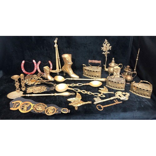 9177 - A quantity of various brass irons, horse brasses, spoons etc.