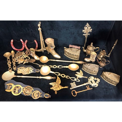 9177 - A quantity of various brass irons, horse brasses, spoons etc.